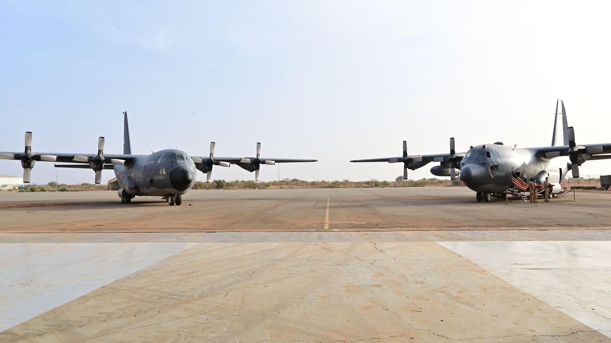 Ruští a američtí vojáci se v Nigeru ocitli na stejné letecké základně